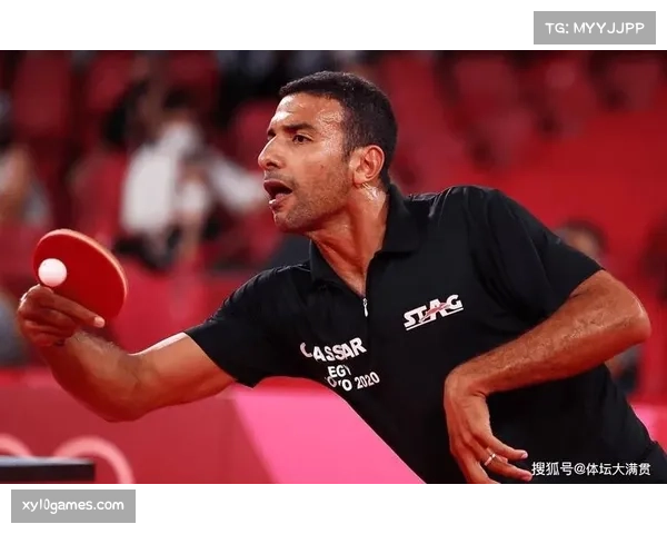 特写：埃及选手奥马尔赤脚上阵比赛，因球鞋突发开裂